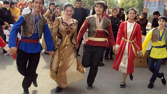 Жители Новопавловска ярко отметили 40-летие Кировского района и День города