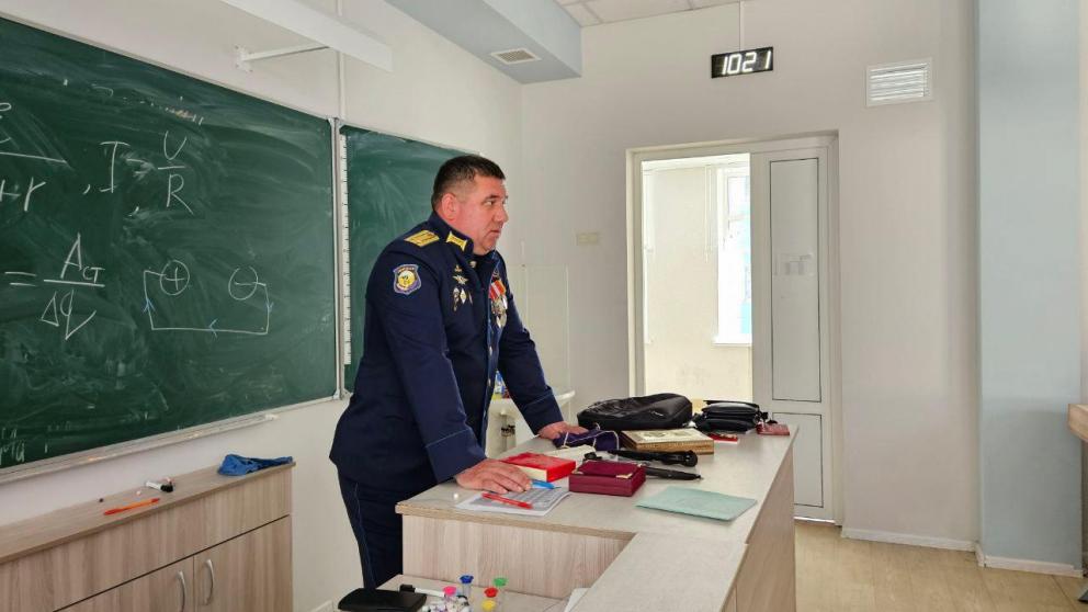 Участник СВО встретился со ставропольскими школьниками