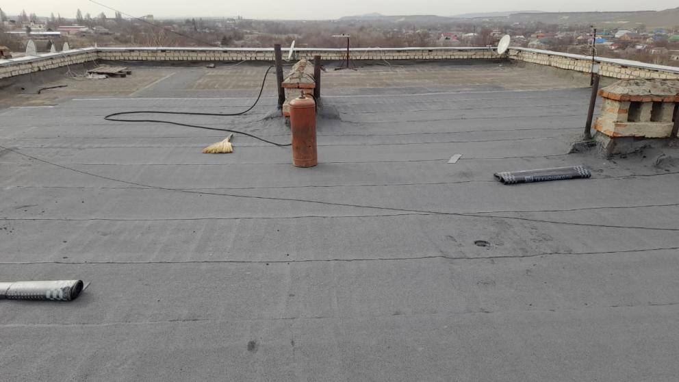 Крышу многоэтажки отремонтировали после обращения губернатору Ставрополья