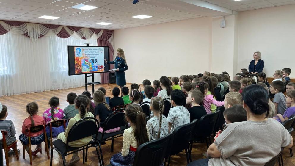В школах и детских садах Ставрополя прошли занятия по пожарной безопасности
