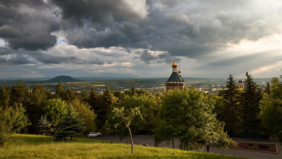 Алексей Забабурин представил фотовыставку «Цвет и тень» в Ессентуках