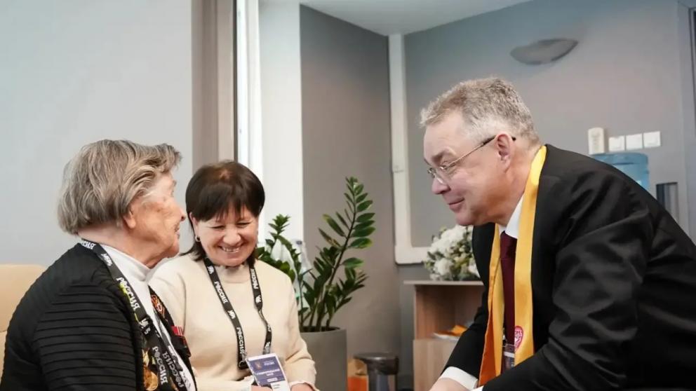 Губернатор Владимиров встретился с ветераном-блокадницей в Москве