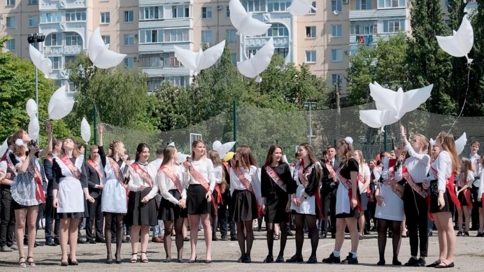 Губернатор Ставрополья поздравил выпускников с Последним звонком