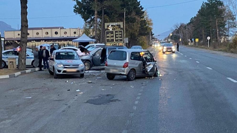 В Ессентуках в тройном ДТП пострадали 6 человек
