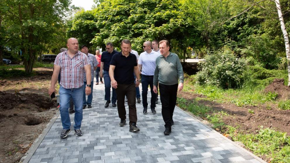 Мэр Ставрополя проконтролировал ход благоустройства сквера возле завода «Нептун»