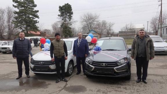 В Новоалександровском округе лучшим аграриям вручили автомобили 