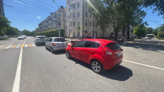 Женщина пострадала в ДТП с тремя автомобилями в Ставрополе