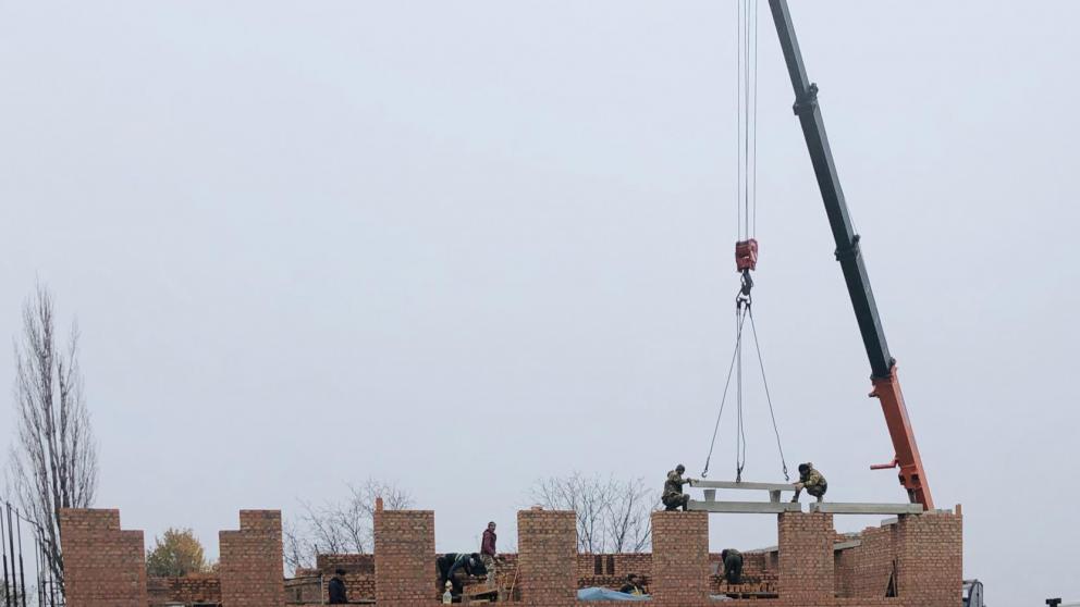 В посёлке Капельница продолжается строительство детского сада