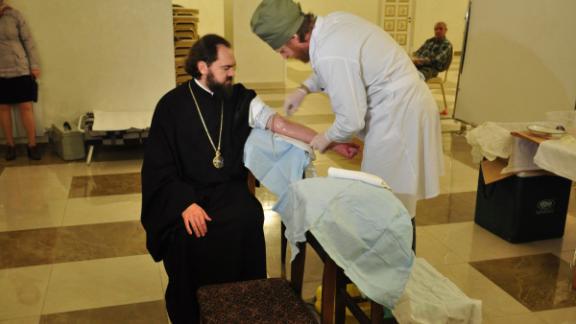 В молодежном центре Пятигорской епархии организован мобильный пункт приема крови