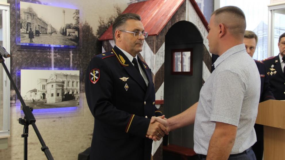 В Ставрополе вручили погоны молодым офицерам полиции