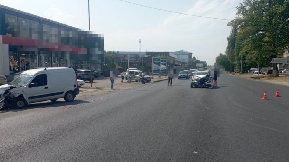 ДТП с четырьмя машинами и двумя пострадавшими произошло в Пятигорске