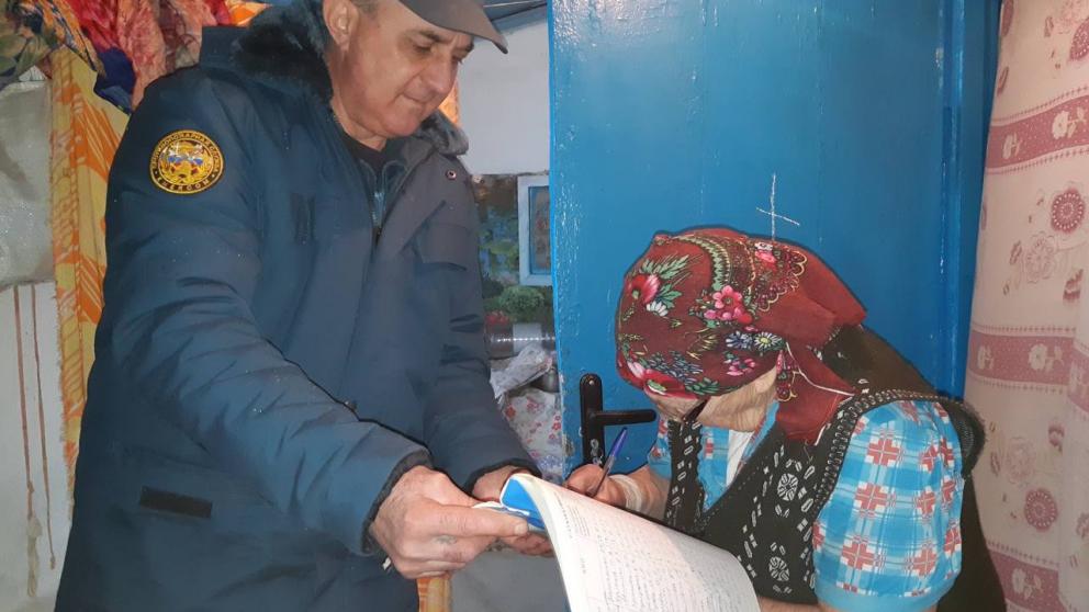 Пожарные провели обходы домов с печным оборудованием в селе Сухая Буйвола