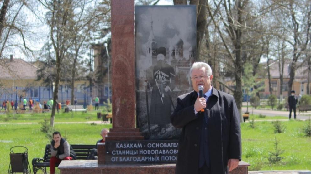 В Новопавловске установили памятник казакам