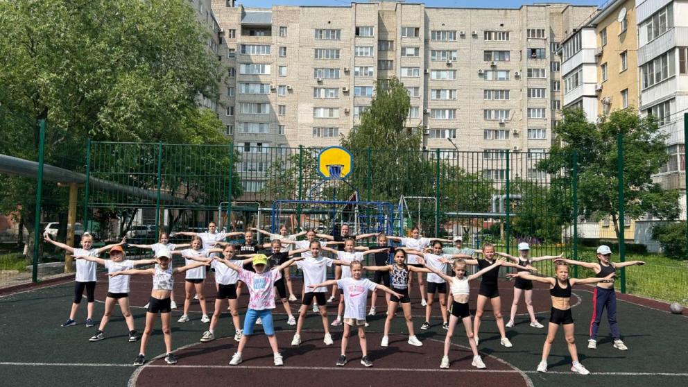 Более 80 тренеров и вожатых обеспечивают летний досуг детям Ставрополя