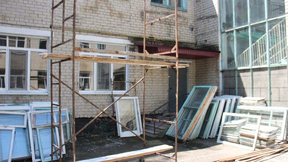 В Невинномысске заменят окна в 12 образовательных учреждениях