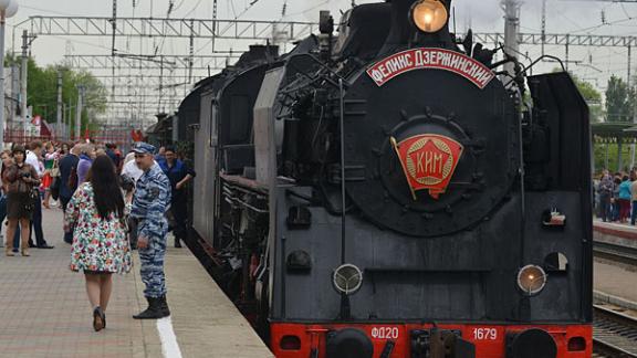 Агитационный ретропоезд «Победа» прибыл на станцию Минеральные Воды