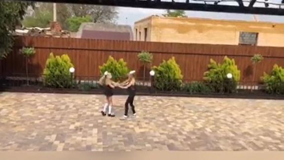 Гимнастки Ставрополья поздравили ветеранов акцией «От души Катюша!»