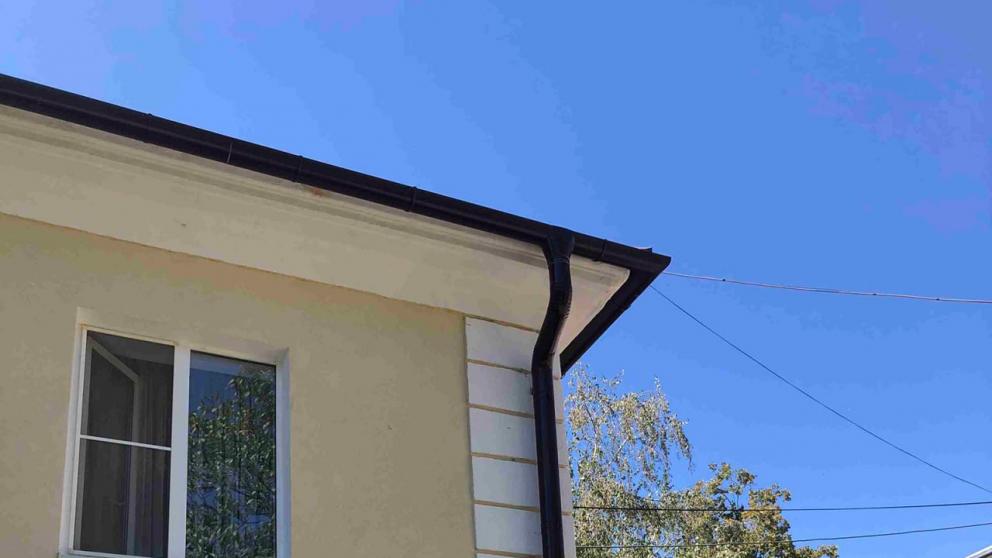 В Лермонтове провели капремонт крыш 4 домов 1954 года постройки