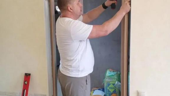 Житель Михайловска по соцконтракту открыл бизнес по установке дверей