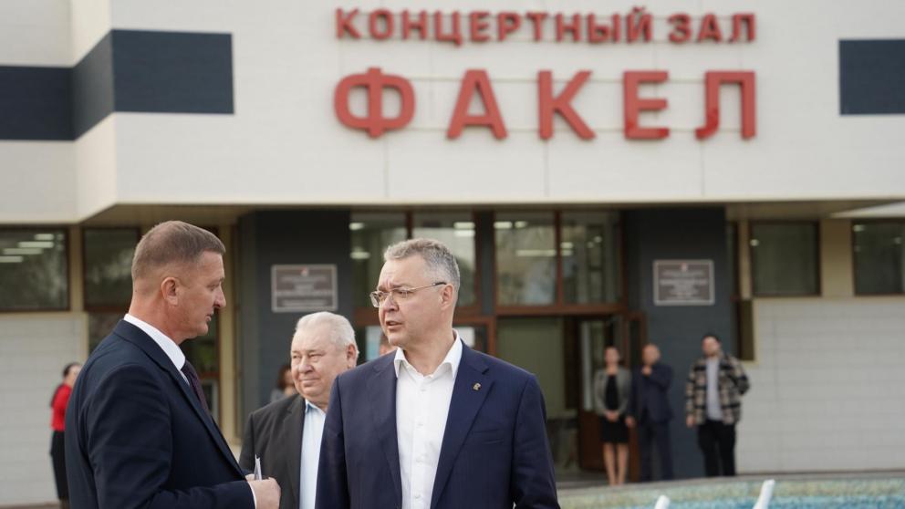 Губернатор Владимиров проинспектировал модернизацию концертного зала «Факел» в Изобильном