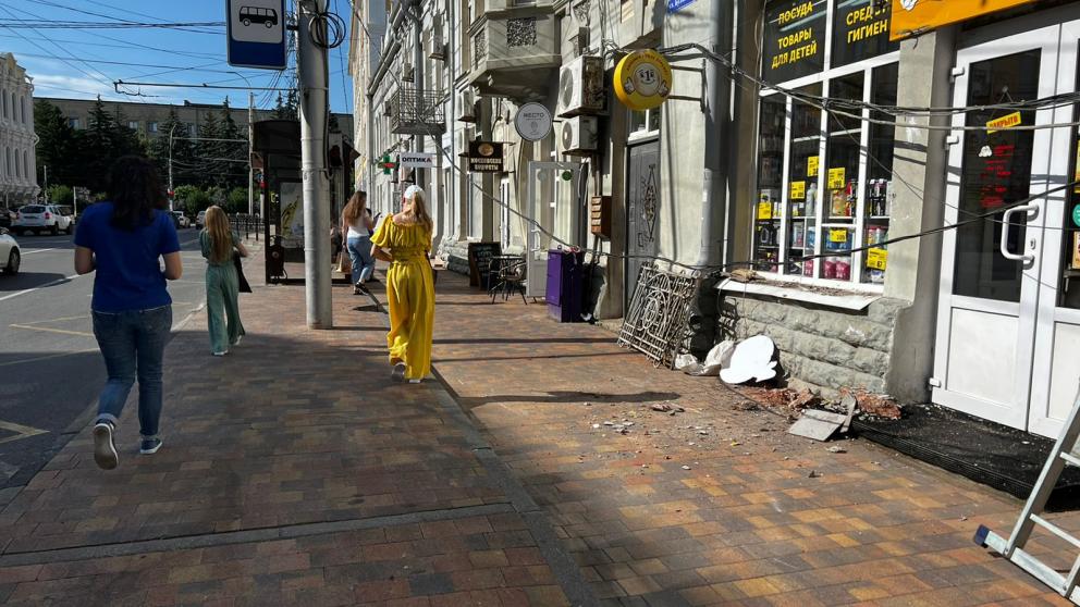 В центре Ставрополя устраняют последствия обрушения балкона