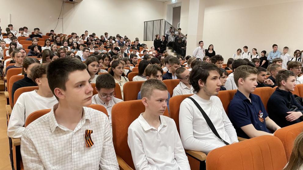 Инспекторы по делам несовершеннолетних рассказали школьникам в Ессентуках о правонарушениях