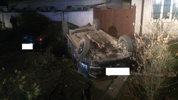 В Пятигорске лихач врезался в столб и перевернулся