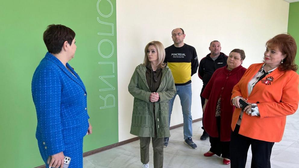 Депутат Госдумы проверила ход капремонта школ в Георгиевске
