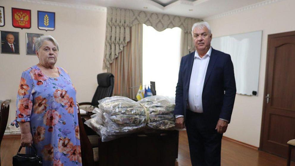 Глава Новоселицкого округа отправил в зону СВО 5 тактических рюкзаков