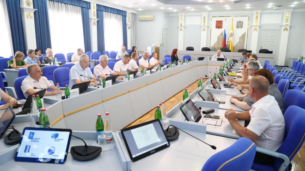 Дума Ставрополья готовится к завершению весенне-летней сессии