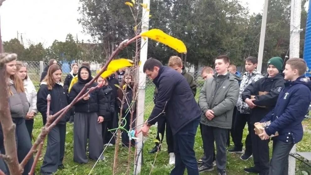 В Кочубеевском округе ученики агроклассов проходят практику на базе сельхозпредприятий