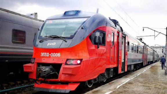 Безналичная оплата в пригородных поездах заработала на Юге и Северном Кавказе