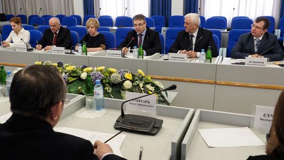 Сократить число краевых депутатов, работающих на постоянной основе, предложил губернатор Ставрополья
