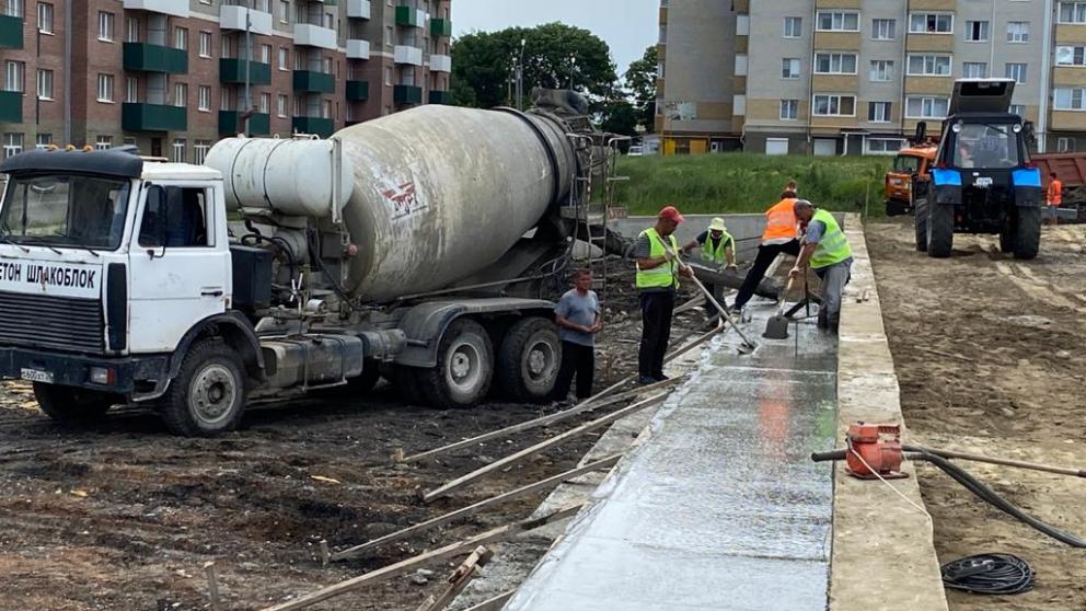 В Ставрополе строят площадки для баскетбола и футбола на улице Доваторцев