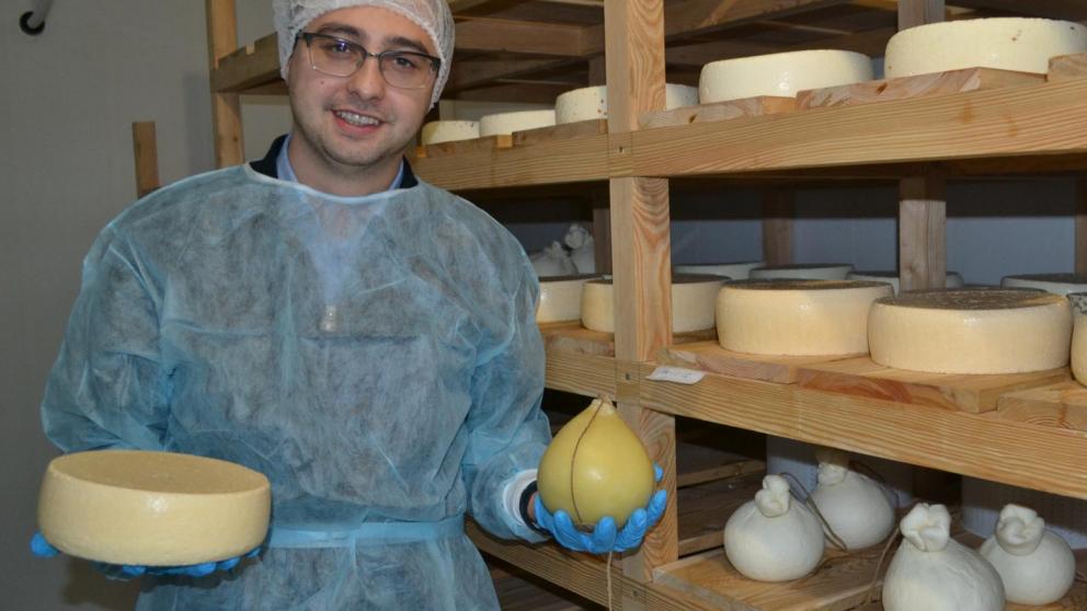 Молодой фермер из Александровского района производит итальянские сыры