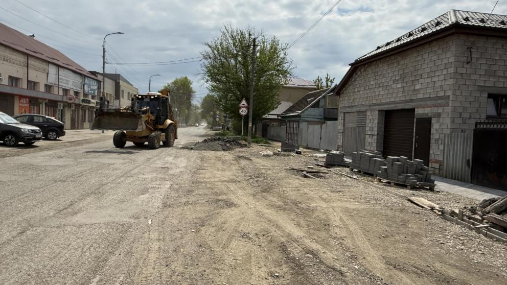 В Минводах на улице Красной по нацпроекту приступили к дорожным работам