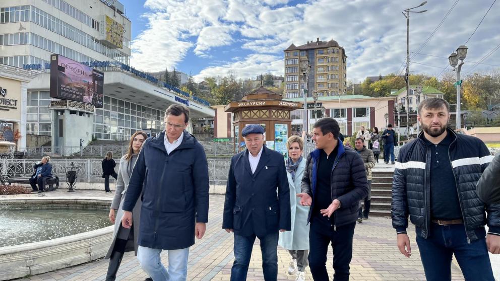 Анатолий Артамонов проверил строительство крупных объектов в Кисловодске