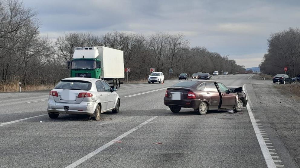В Минераловодском округе Ставрополья произошло тройное ДТП