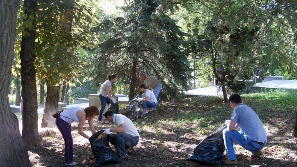 13 гектаров городской территории убрали активисты в Ставрополе