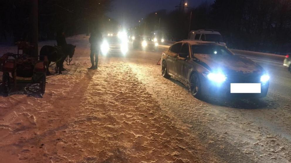 В Ставрополе водитель иномарки наехал на повозку с лошадью