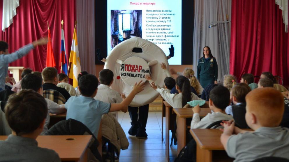 Занятия по противопожарной безопасности проводят в школах Ставрополя
