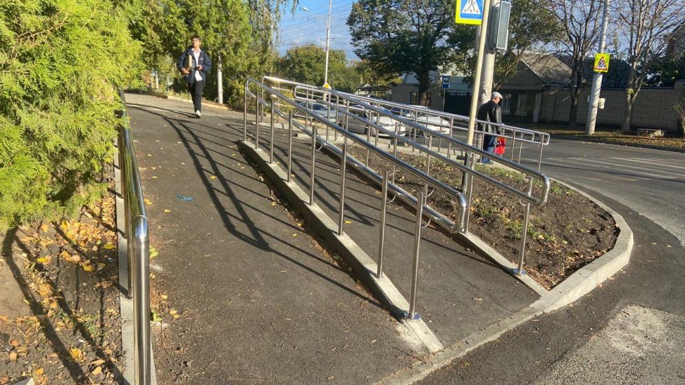 Около 20 участков улиц в Ставрополе станут доступнее для маломобильных горожан