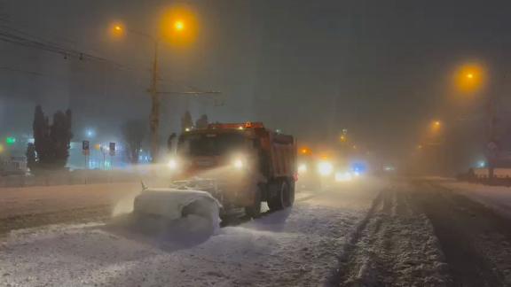 Ставропольские коммунальщики высыпали на дороги более 900 тонн реагентов