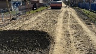 В Изобильненском округе начался ремонт дороги по программе местных инициатив.