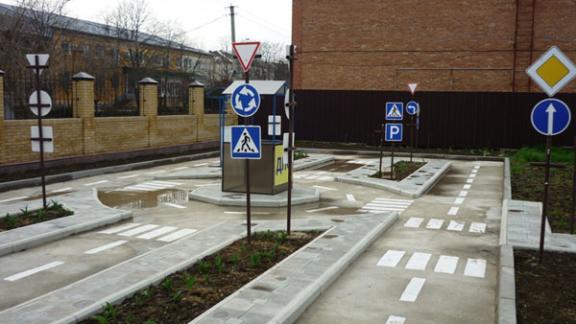 В Ипатово обновлены знаки и разметка на автоплощадках детских садов