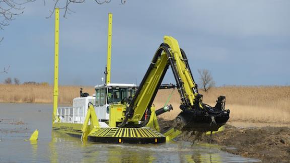 На Новотроицком водохранилище презентовали установку по очистке водоемов от ила