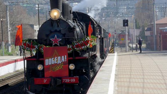 Ретро-поезд «Победа» встретили в Пятигорске в День космонавтики